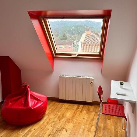 Acogedor Apartamento Atico En El Centro De O Porriño المظهر الخارجي الصورة